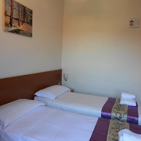 B&B Isola Фьюмичино Экстерьер фото